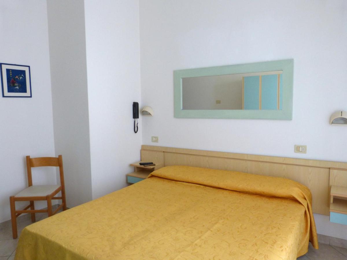 Hotel D'Annunzio กัตตอลิกา ภายนอก รูปภาพ