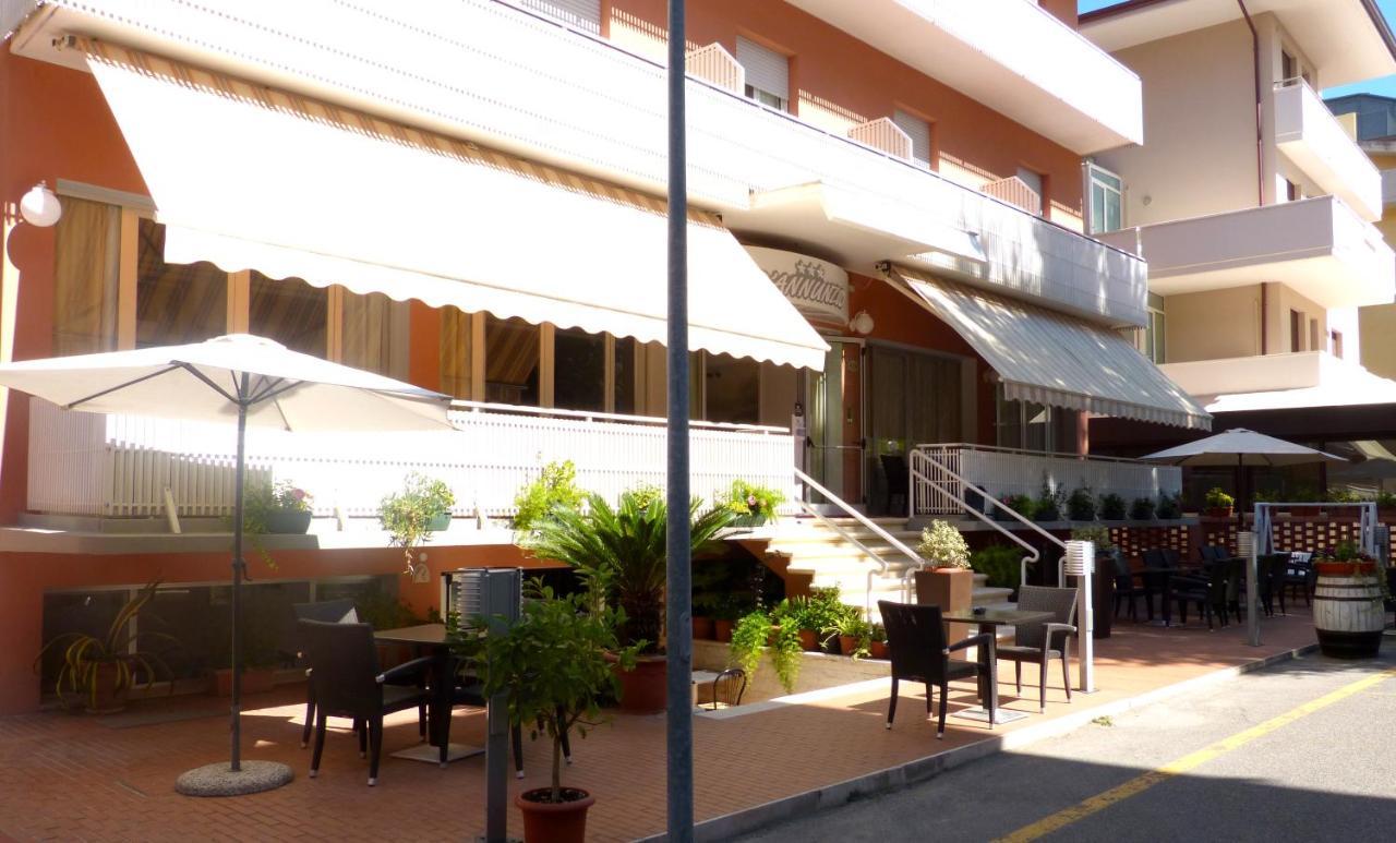 Hotel D'Annunzio กัตตอลิกา ภายนอก รูปภาพ