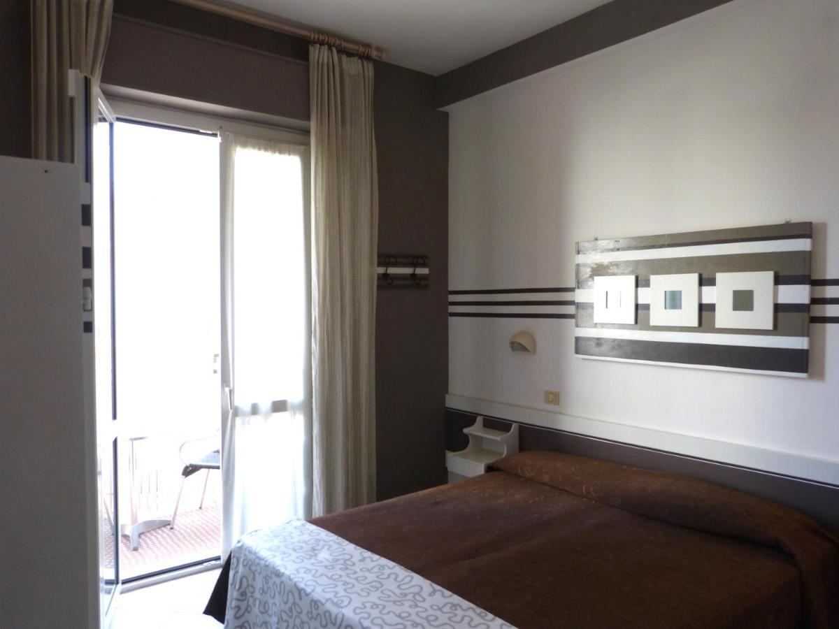 Hotel D'Annunzio กัตตอลิกา ภายนอก รูปภาพ