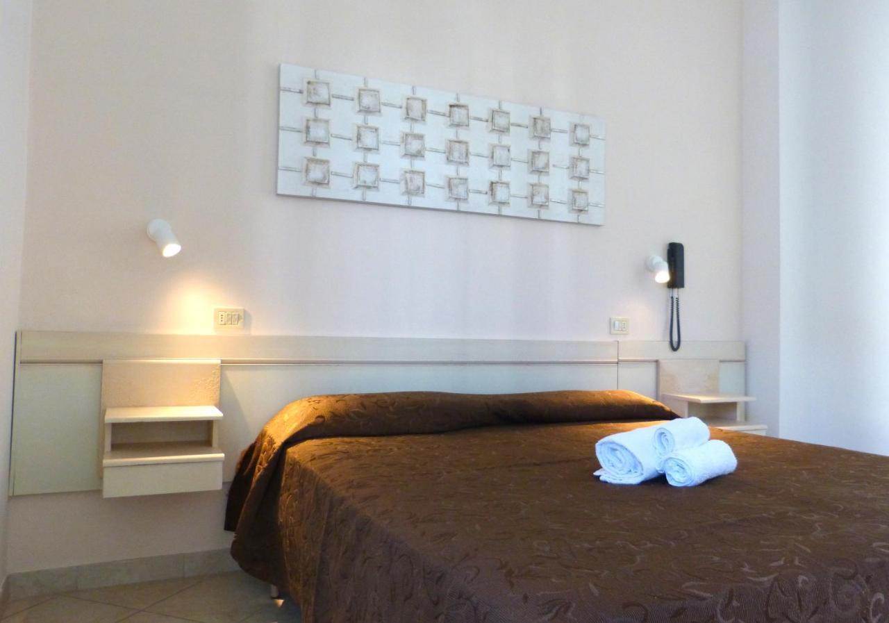 Hotel D'Annunzio กัตตอลิกา ภายนอก รูปภาพ