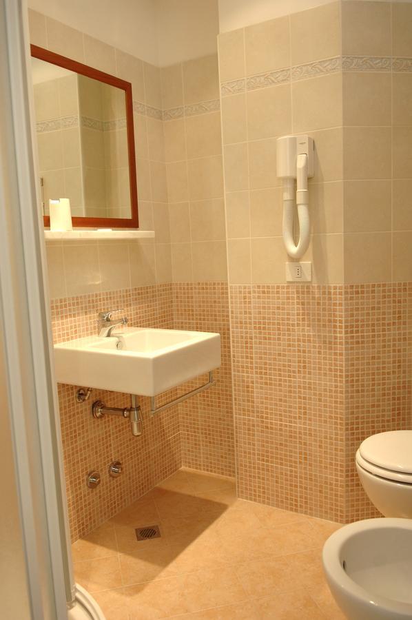 Hotel D'Annunzio กัตตอลิกา ภายนอก รูปภาพ