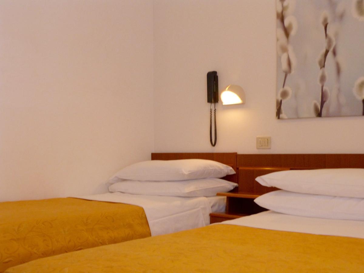 Hotel D'Annunzio กัตตอลิกา ภายนอก รูปภาพ