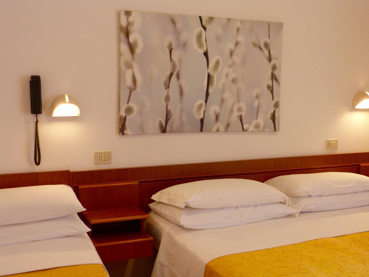 Hotel D'Annunzio กัตตอลิกา ภายนอก รูปภาพ