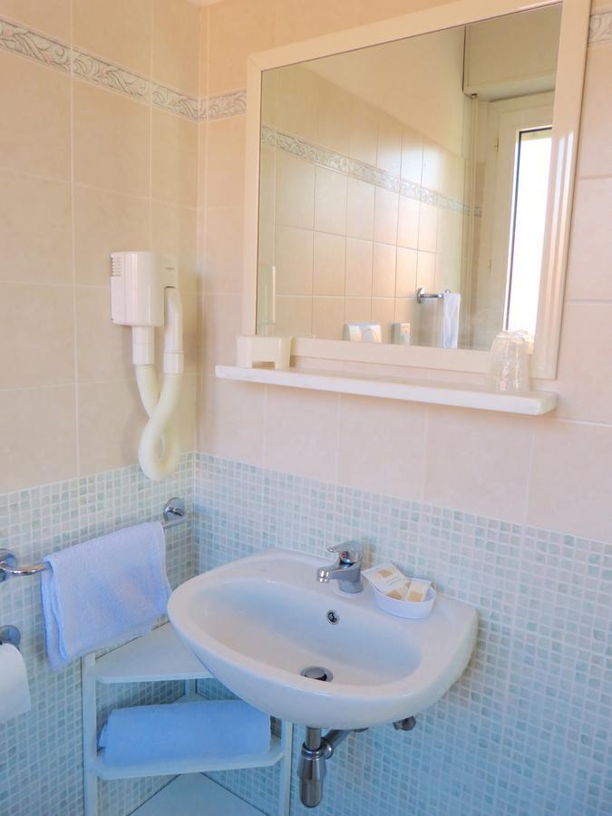 Hotel D'Annunzio กัตตอลิกา ภายนอก รูปภาพ