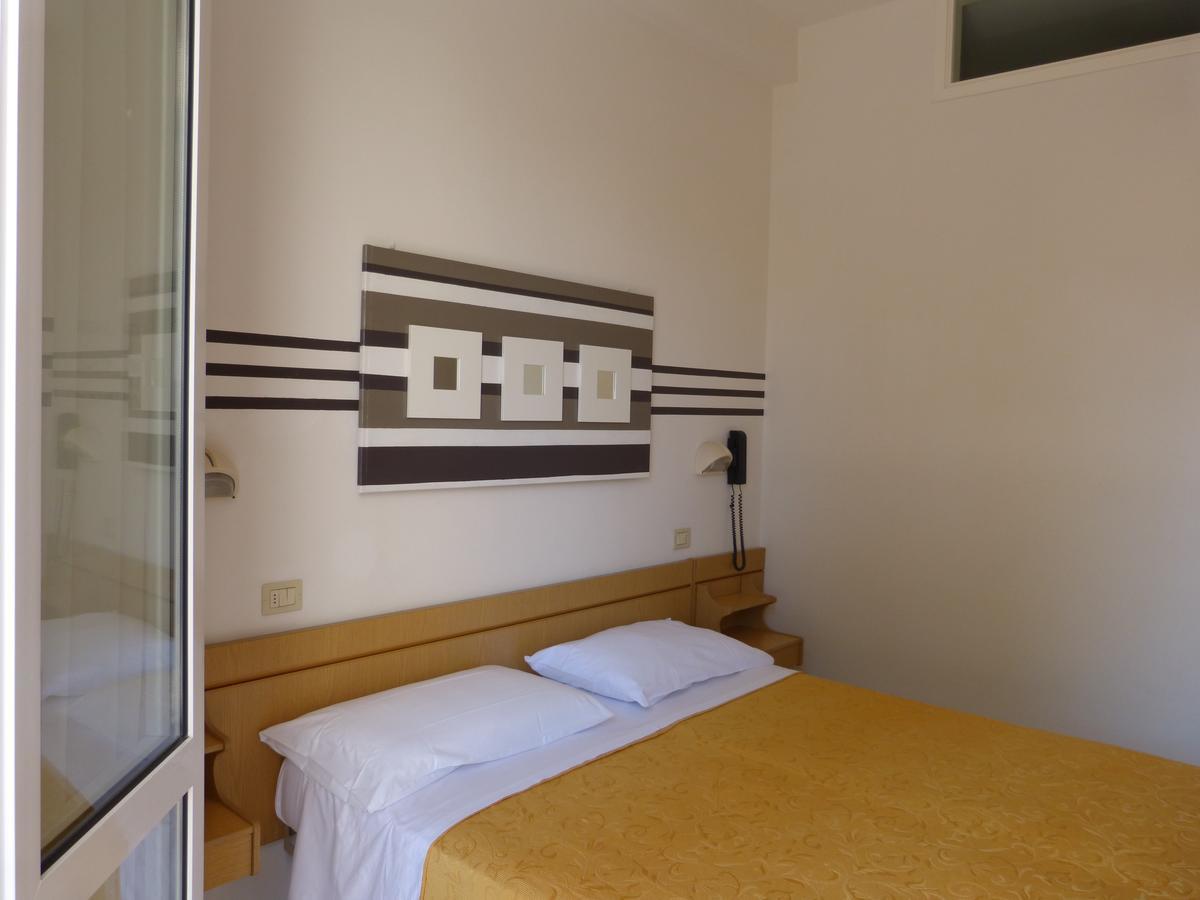 Hotel D'Annunzio กัตตอลิกา ภายนอก รูปภาพ