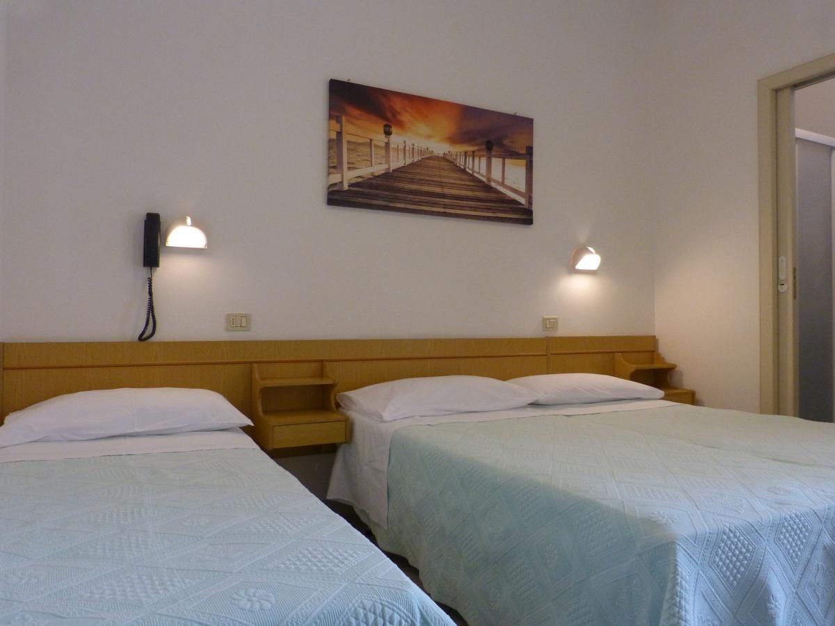 Hotel D'Annunzio กัตตอลิกา ภายนอก รูปภาพ